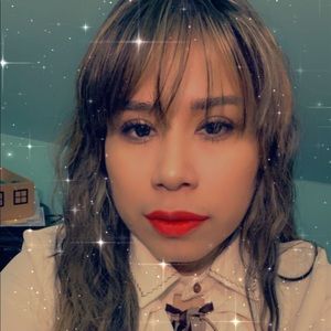 Meet your Posher, Emilia